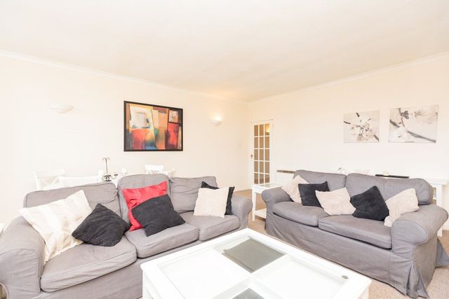 Image of 2 bedroom Flat to rent in Hanover Street Edinburgh EH2 at New Town Edinburgh Edinburgh, EH2 1DR