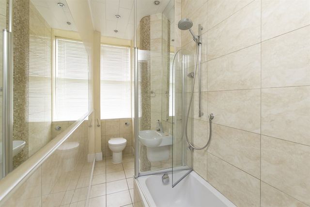  Image of 2 bedroom Flat to rent in Haymarket Terrace Edinburgh EH12 at West End Edinburgh Edinburgh, EH12 5JZ