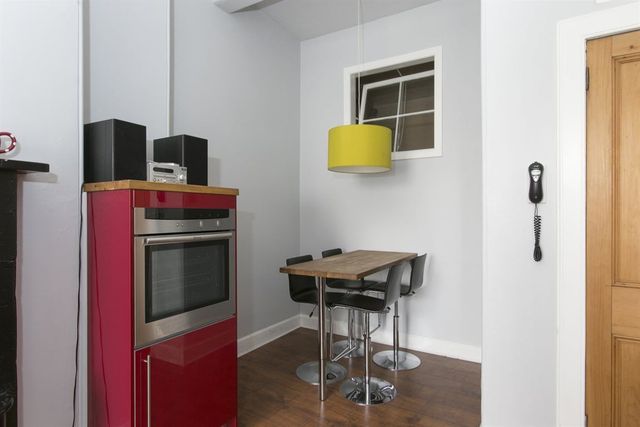  Image of 2 bedroom Flat to rent in Haymarket Terrace Edinburgh EH12 at West End Edinburgh Edinburgh, EH12 5JZ