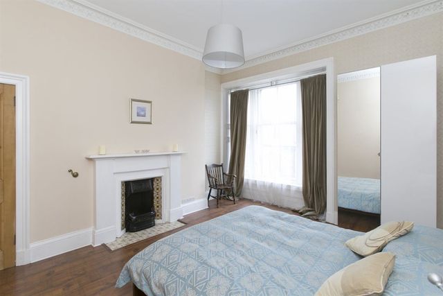  Image of 2 bedroom Flat to rent in Haymarket Terrace Edinburgh EH12 at West End Edinburgh Edinburgh, EH12 5JZ