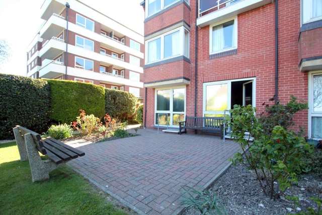  Image of 1 bedroom Retirement Property for sale in Heene Road Worthing BN11 at Heene Road  Worthing, BN11 4PP