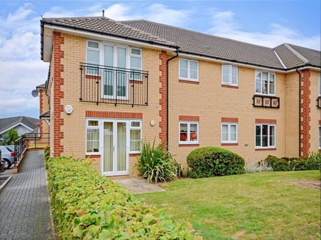  Image of 1 bedroom Flat to rent in Herent Drive Clayhall Ilford IG5 at HERENT DRIVE  GANTS HILL, IG5 0HA