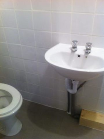  Image of Studio flat to rent in Oaklands Park Avenue Ilford IG1 at High Road  ilford, IG1 1TG