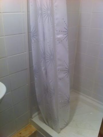  Image of Studio flat to rent in Oaklands Park Avenue Ilford IG1 at High Road  ilford, IG1 1TG
