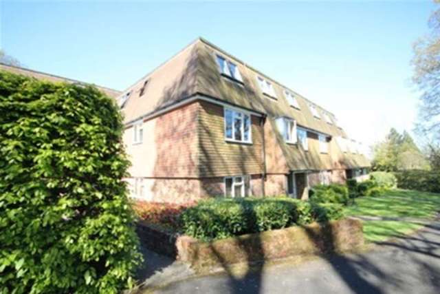  Image of 1 bedroom Flat to rent in Wood Road Hindhead GU26 at Hindhead, GU26 6PW