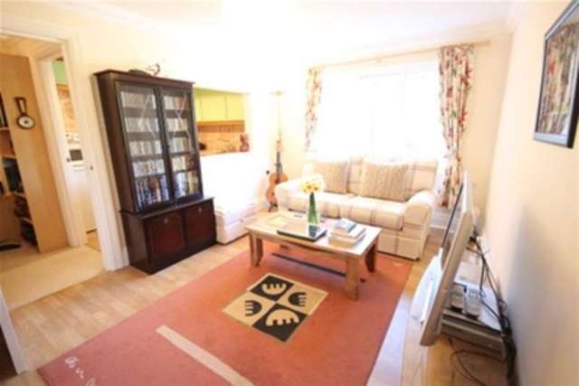  Image of 1 bedroom Flat to rent in Wood Road Hindhead GU26 at Hindhead, GU26 6PW