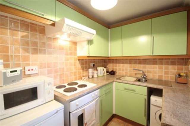  Image of 1 bedroom Flat to rent in Wood Road Hindhead GU26 at Hindhead, GU26 6PW