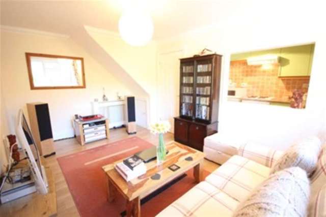  Image of 1 bedroom Flat to rent in Wood Road Hindhead GU26 at Hindhead, GU26 6PW