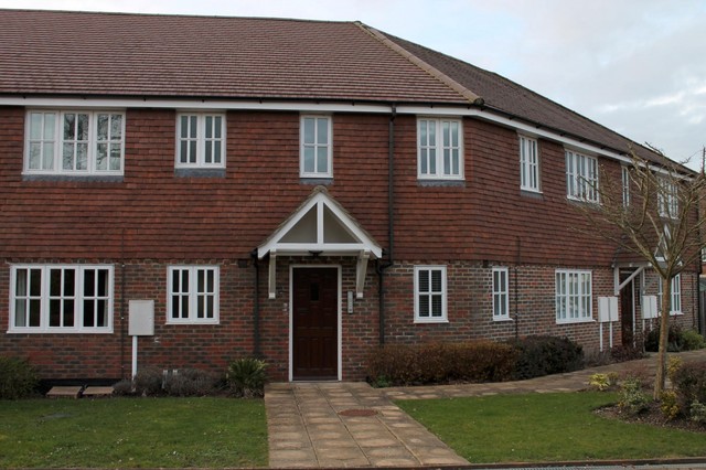  Image of 1 bedroom Flat to rent in Hollands Court East Grinstead RH19 at East Grinstead, RH19 3EX