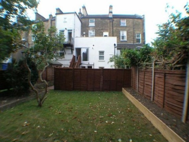  Image of 2 bedroom Flat to rent in Holly Road London E11 at HOLLY ROAD  WANSTEAD, E11 2PF