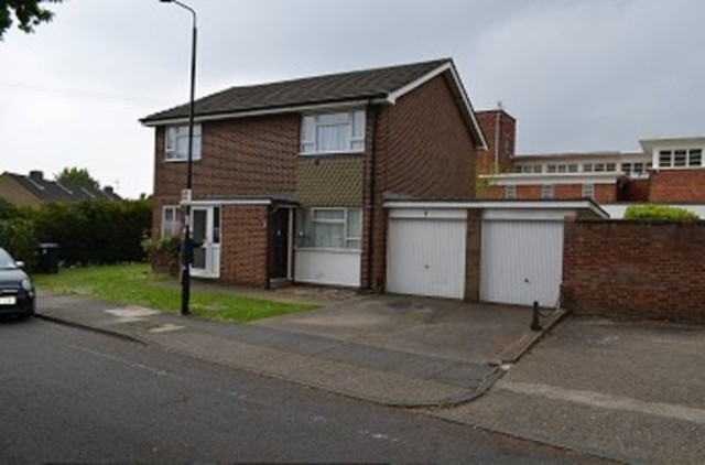  Image of 2 bedroom Detached house to rent in Homestead Paddock London N14 at Homestaed Paddock  Southgate, N14 4AN