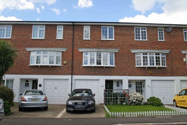  Image of 4 bedroom Houses for sale in Hoppers Road London N21 at Hoppers Road Winchmore Hill Winchmore Hill, N21 3LP