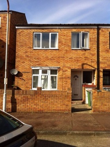 Image of 3 bedroom Terraced house to rent in Howards Road London E13 at HOWARD ROAD  PLAISTOW, E13 8AZ