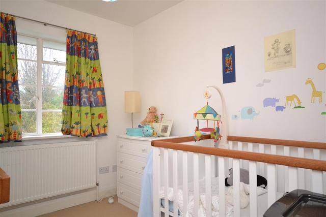  Image of 3 bedroom Property to rent in Howard Walk London N2 at East Finchley Hampstead Garden, N2 0HB