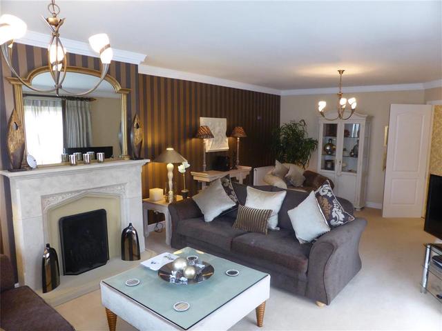  Image of 3 bedroom Flat to rent in Hughenden Lane Glasgow G12 at West End Glasgow Glasgow, G12 9XU