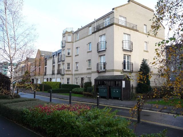  Image of 2 bedroom Flat to rent in Huntingdon Place Edinburgh EH7 at Broughton Edinburgh Edinburgh, EH7 4AT