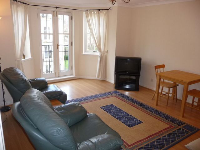  Image of 2 bedroom Flat to rent in Huntingdon Place Edinburgh EH7 at Broughton Edinburgh Edinburgh, EH7 4AT