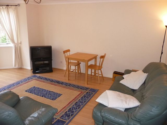  Image of 2 bedroom Flat to rent in Huntingdon Place Edinburgh EH7 at Broughton Edinburgh Edinburgh, EH7 4AT