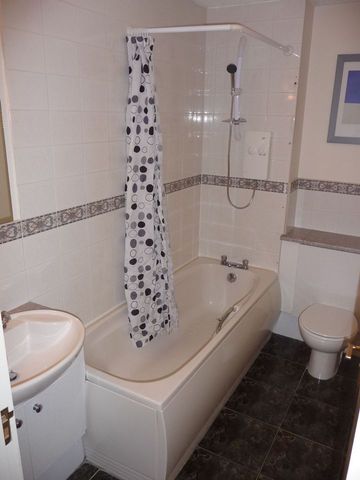 Image of 2 bedroom Flat to rent in Huntingdon Place Edinburgh EH7 at Broughton Edinburgh Edinburgh, EH7 4AT