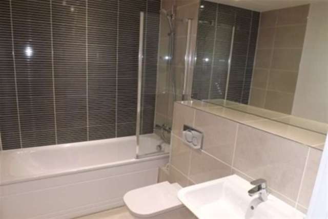  Image of 1 bedroom Flat to rent in Millennium Promenade Bristol BS1 at Bristol, BS1 5SW