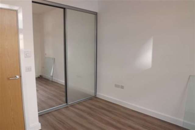  Image of 1 bedroom Flat to rent in Millennium Promenade Bristol BS1 at Bristol, BS1 5SW