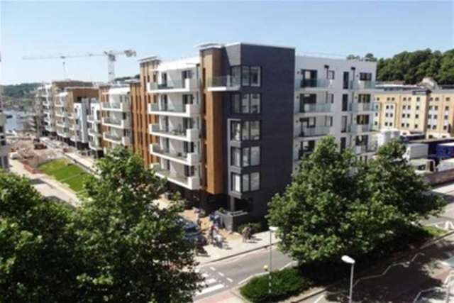  Image of 1 bedroom Flat to rent in Millennium Promenade Bristol BS1 at Bristol, BS1 5SW