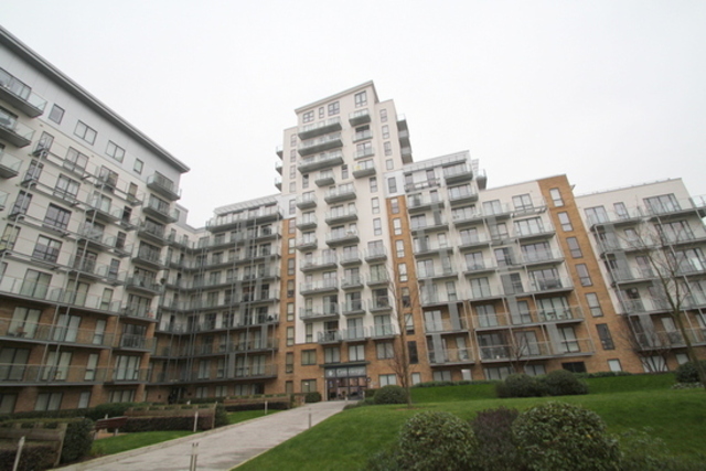  Image of 2 bedroom Apartment to rent in Seven Sea Gardens London E3 at Kara Court  London, E3 3GX