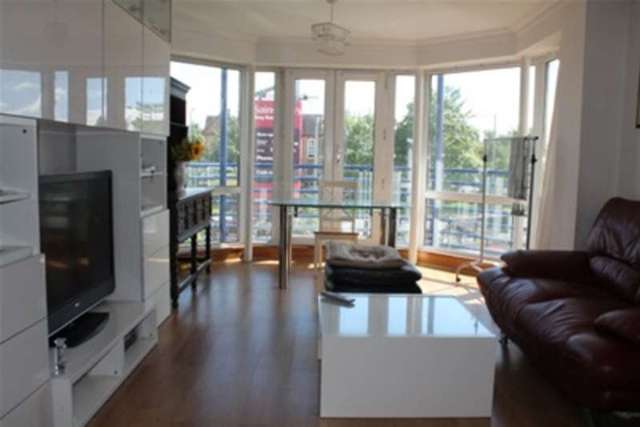  Image of 4 bedroom Detached house to rent in Richmond Road Kingston upon Thames KT2 at Kingston upon Thames, KT2 5BF