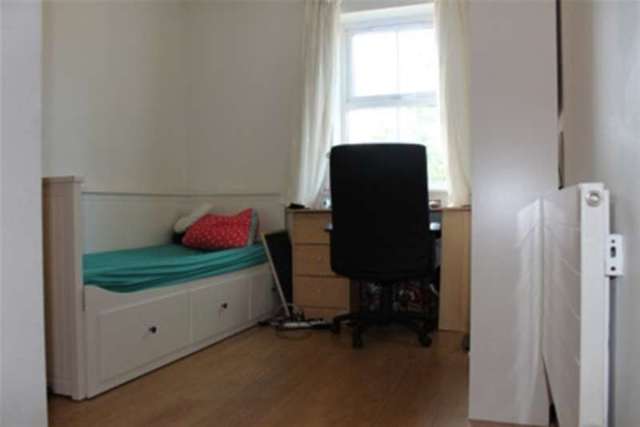  Image of 4 bedroom Detached house to rent in Richmond Road Kingston upon Thames KT2 at Kingston upon Thames, KT2 5BF