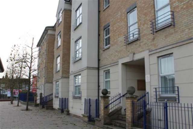  Image of 4 bedroom Detached house to rent in Richmond Road Kingston upon Thames KT2 at Kingston upon Thames, KT2 5BF