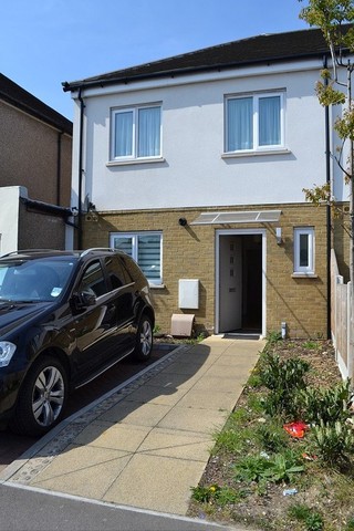  Image of 3 bedroom Terraced house to rent in Millhaven Close Chadwell Heath Romford RM6 at Kibble Close  Chadwell Heath, RM6 4PW