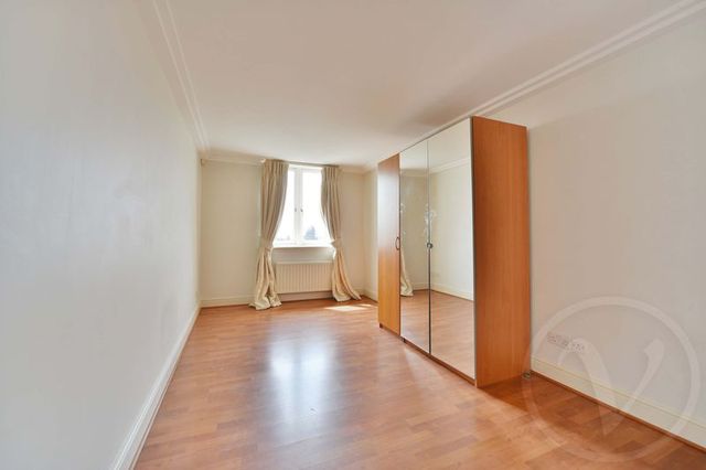  Image of 3 bedroom Flat for sale in Kidderpore Avenue London NW3 at Kidderpore Avenue Hampstead Swiss Cottage, NW3 7SJ