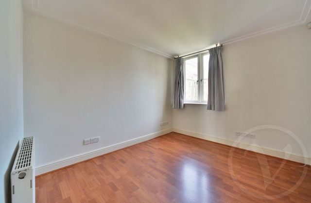  Image of 3 bedroom Flat for sale in Kidderpore Avenue London NW3 at Kidderpore Avenue Hampstead Swiss Cottage, NW3 7SJ