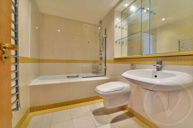  Image of 3 bedroom Flat for sale in Kidderpore Avenue London NW3 at Kidderpore Avenue Hampstead Swiss Cottage, NW3 7SJ
