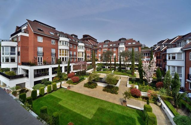  Image of 3 bedroom Flat for sale in Kidderpore Avenue London NW3 at Kidderpore Avenue Hampstead Swiss Cottage, NW3 7SJ