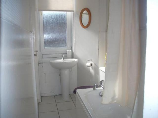  Image of 2 bedroom Flat to rent in Kilmarnock Road Glasgow G43 at Shawlands Glasgow Glasgow, G43 1TX