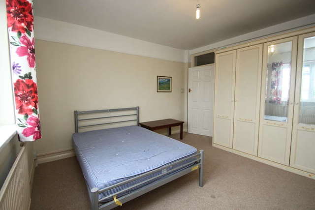  Image of 3 bedroom Flat to rent in Kingston Road Norbiton Kingston upon Thames KT1 at Kingston Upon Thames Surrey, KT1 3PB
