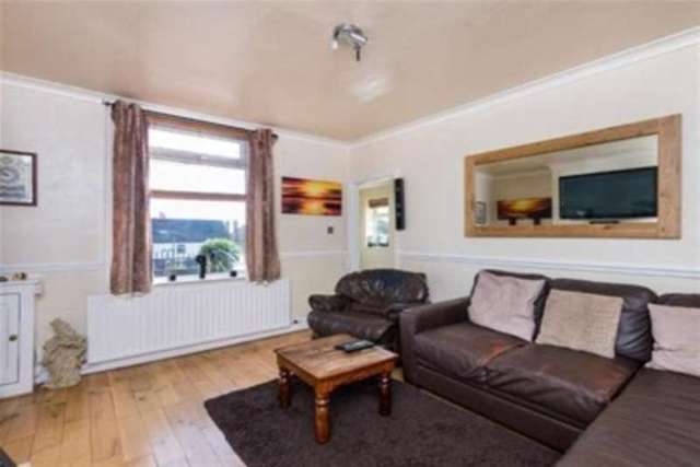  Image of 4 bedroom Detached house to rent in Kingsway Ilkeston DE7 at Ilkeston, DE7 4DG