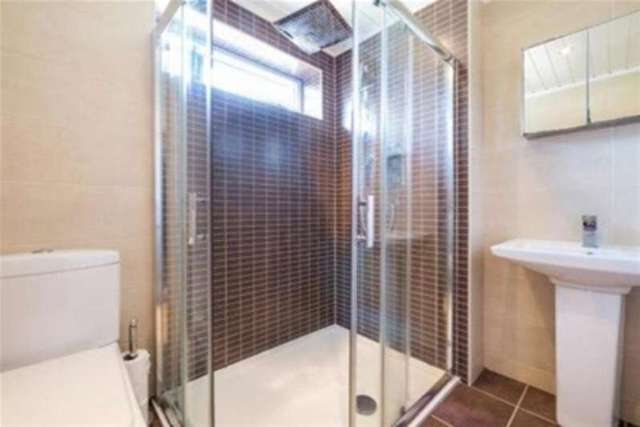  Image of 4 bedroom Detached house to rent in Kingsway Ilkeston DE7 at Ilkeston, DE7 4DG