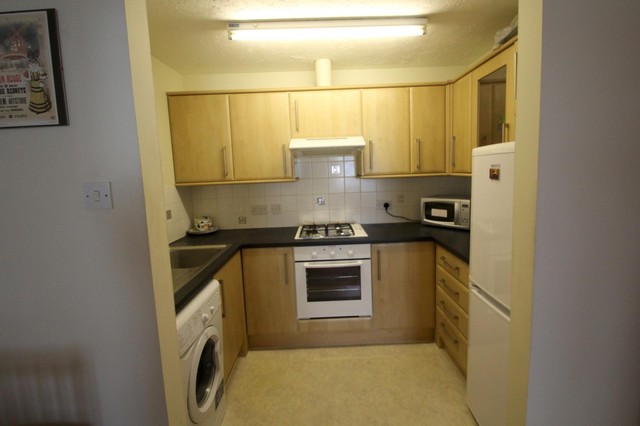  Image of 1 bedroom Flat to rent in Ladbroke Road Redhill RH1 at 122 Ladbroke Road  Redhill, RH1 1JX