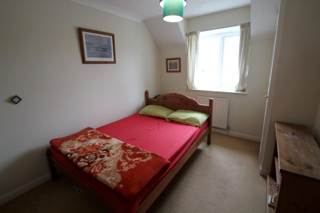  Image of 1 bedroom Flat to rent in Ladbroke Road Redhill RH1 at 122 Ladbroke Road  Redhill, RH1 1JX