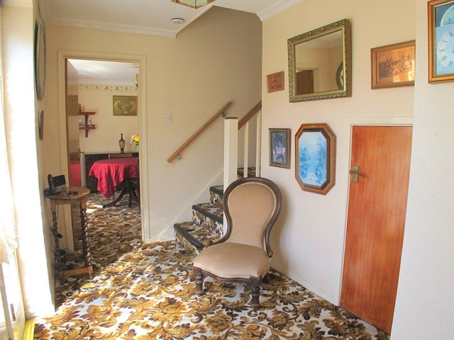  Image of 5 bedroom Detached house for sale in Lakeside Lee-on-the-Solent PO13 at Lakeside  Lee-On-The-Solent, PO13 9AP