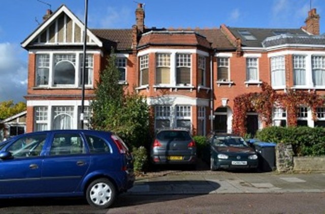  Image of 2 bedroom Property to rent in Lakeside Road London N13 at Lakeside Road  Palmers Green, N13 4PS