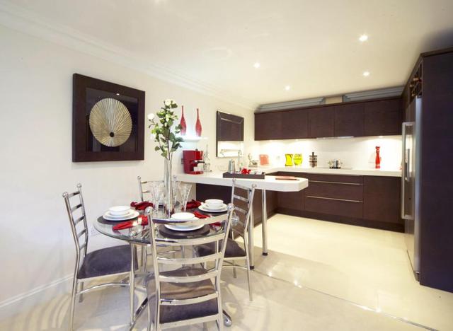  Image of 2 bedroom Flat to rent in Portsmouth Road Esher KT10 at Portsmouth Road Esher Esher, KT10 9FB
