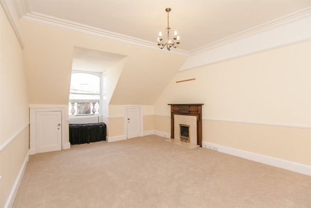  Image of 2 bedroom Flat to rent in Lansdowne Crescent Edinburgh EH12 at West End Edinburgh Edinburgh, EH12 5EH