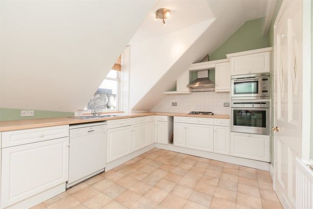  Image of 2 bedroom Flat to rent in Lansdowne Crescent Edinburgh EH12 at West End Edinburgh Edinburgh, EH12 5EH