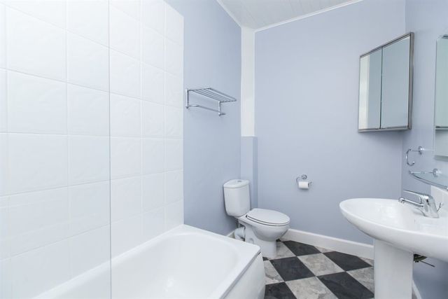  Image of 2 bedroom Flat to rent in Lansdowne Crescent Edinburgh EH12 at West End Edinburgh Edinburgh, EH12 5EH