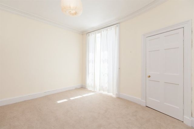  Image of 2 bedroom Flat to rent in Lansdowne Crescent Edinburgh EH12 at West End Edinburgh Edinburgh, EH12 5EH