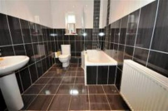  Image of Semi-Detached house to rent in Lansdowne Road London E18 at Lansdowne Road  South Woodford, E18 2AZ