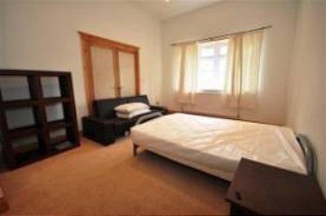  Image of Semi-Detached house to rent in Lansdowne Road London E18 at Lansdowne Road  South Woodford, E18 2AZ